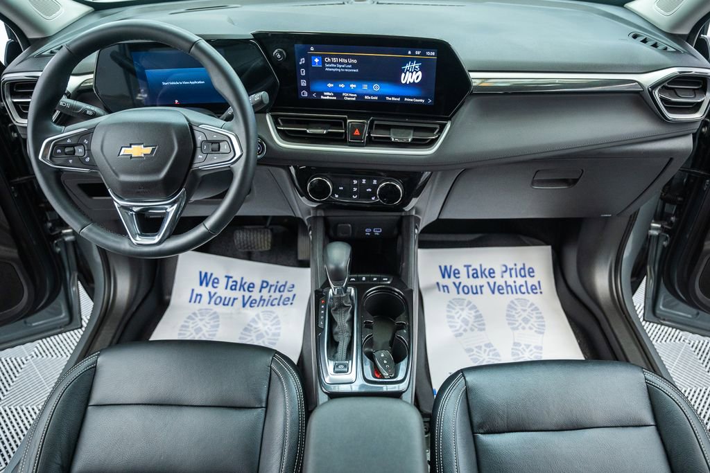 Used 2025 Chevrolet TrailBlazer LT w/ LT Cold Weather Package AWD/4WD image 19