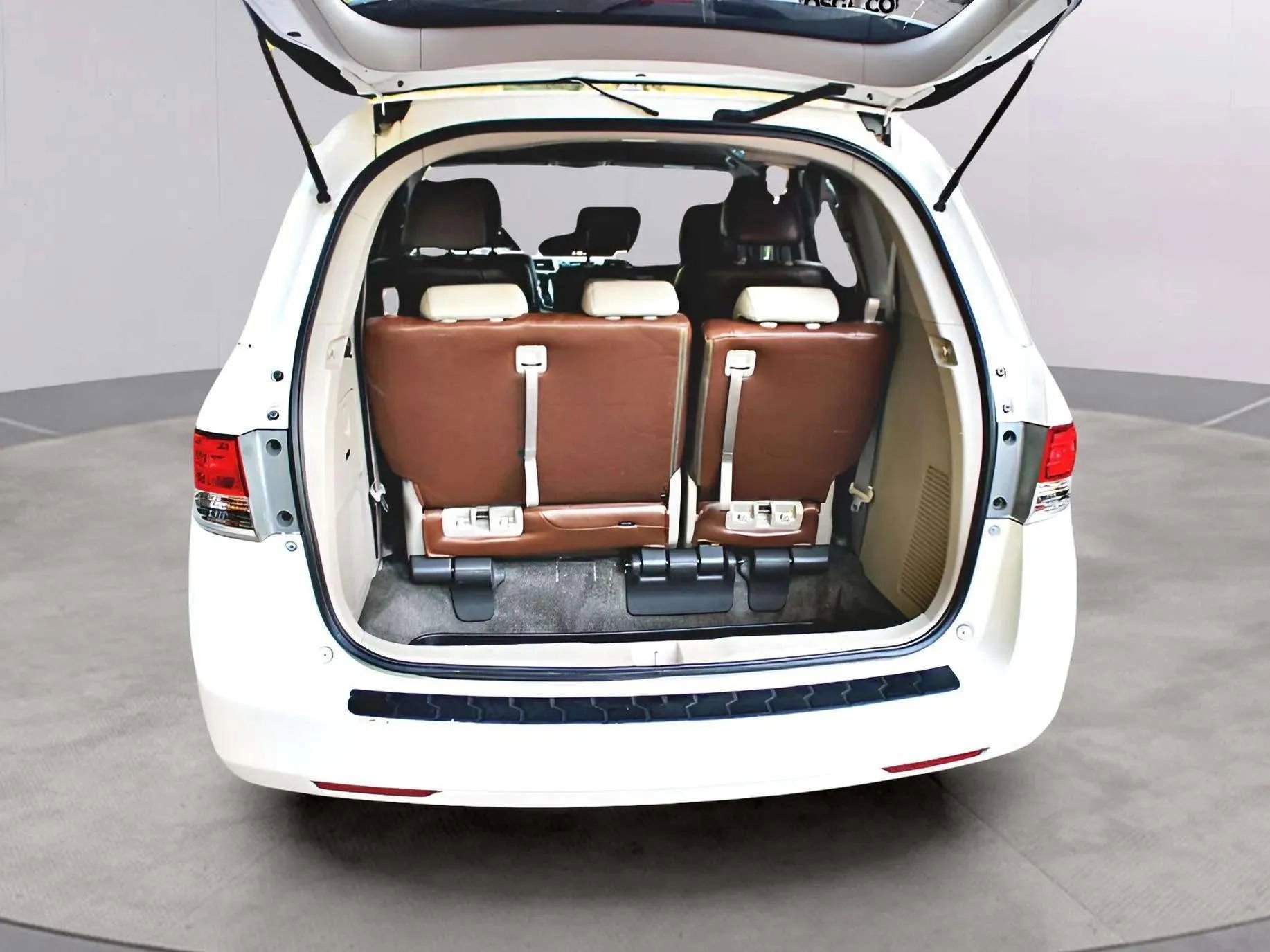 Used 2016 Honda Odyssey SE image 4