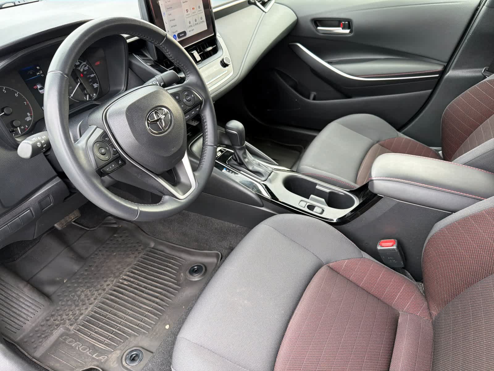 Used 2024 Toyota Corolla SE w/ SE Premium Package FWD image 11