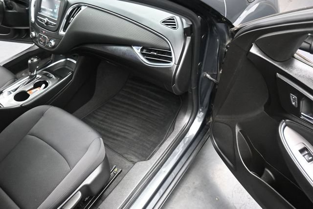 Used 2018 Chevrolet Malibu LT FWD image 38