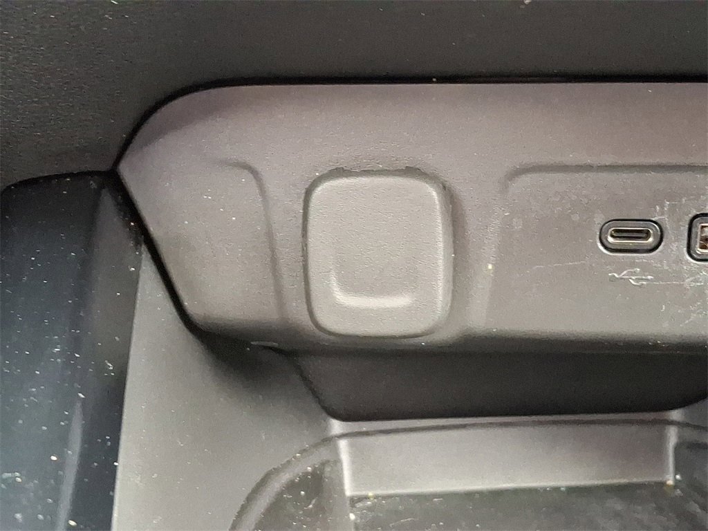 Used 2024 Chevrolet Trax RS w/ Sunroof Package image 25