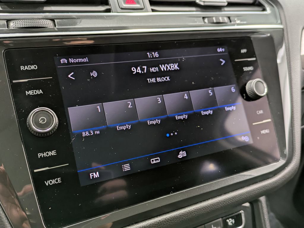Used 2019 Volkswagen Tiguan SE w/ Panoramic Sunroof Package image 15