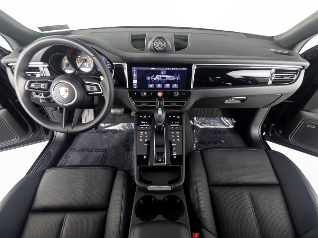 Certified 2026 Porsche Macan AWD/4WD image 34