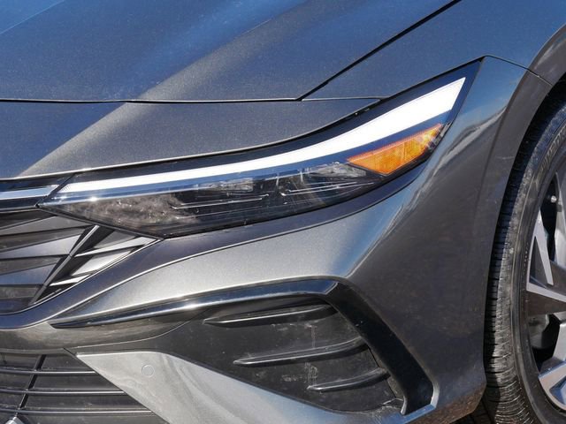Used 2024 Hyundai Elantra Limited image 9