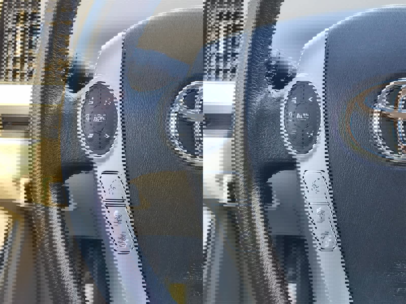 Used 2014 Toyota Prius V Five image 27