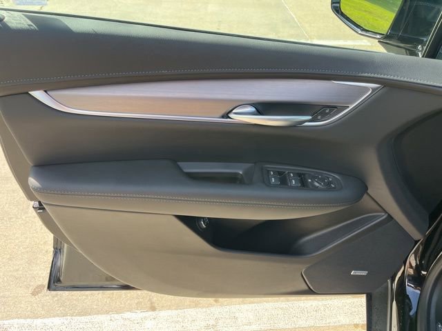 New 2026 Cadillac XT5 Luxury w/ LPO, ONYX Package image 13