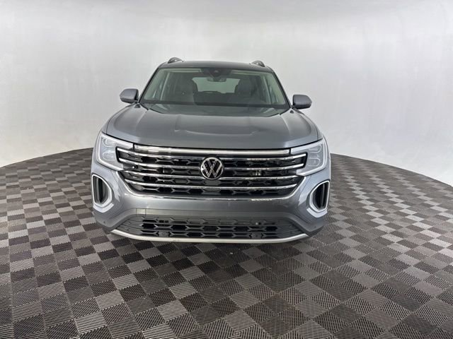 Used 2025 Volkswagen Atlas SE image 2