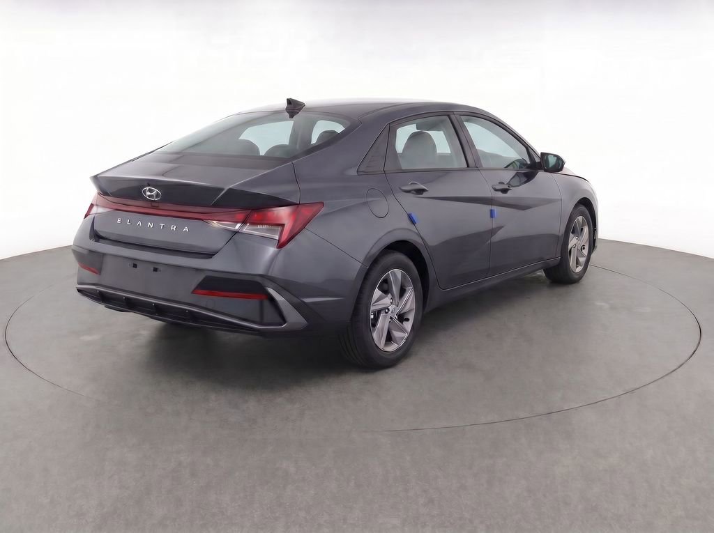 New 2026 Hyundai Elantra SE FWD image 4