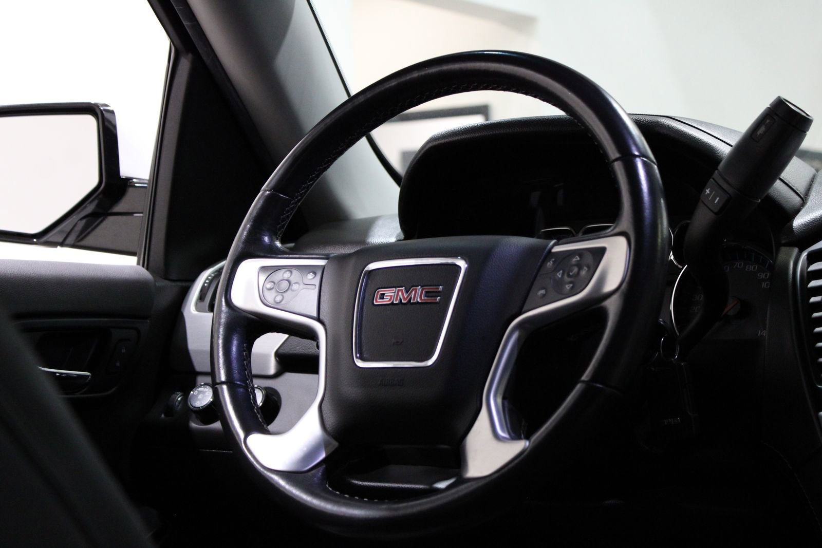 Used 2019 GMC Yukon SLT image 45