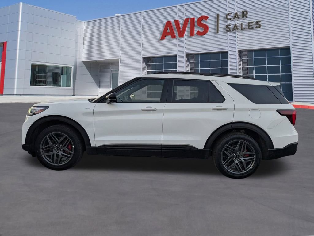 Used 2025 Ford Explorer ST-Line w/ ST-Line Street Pack image 2