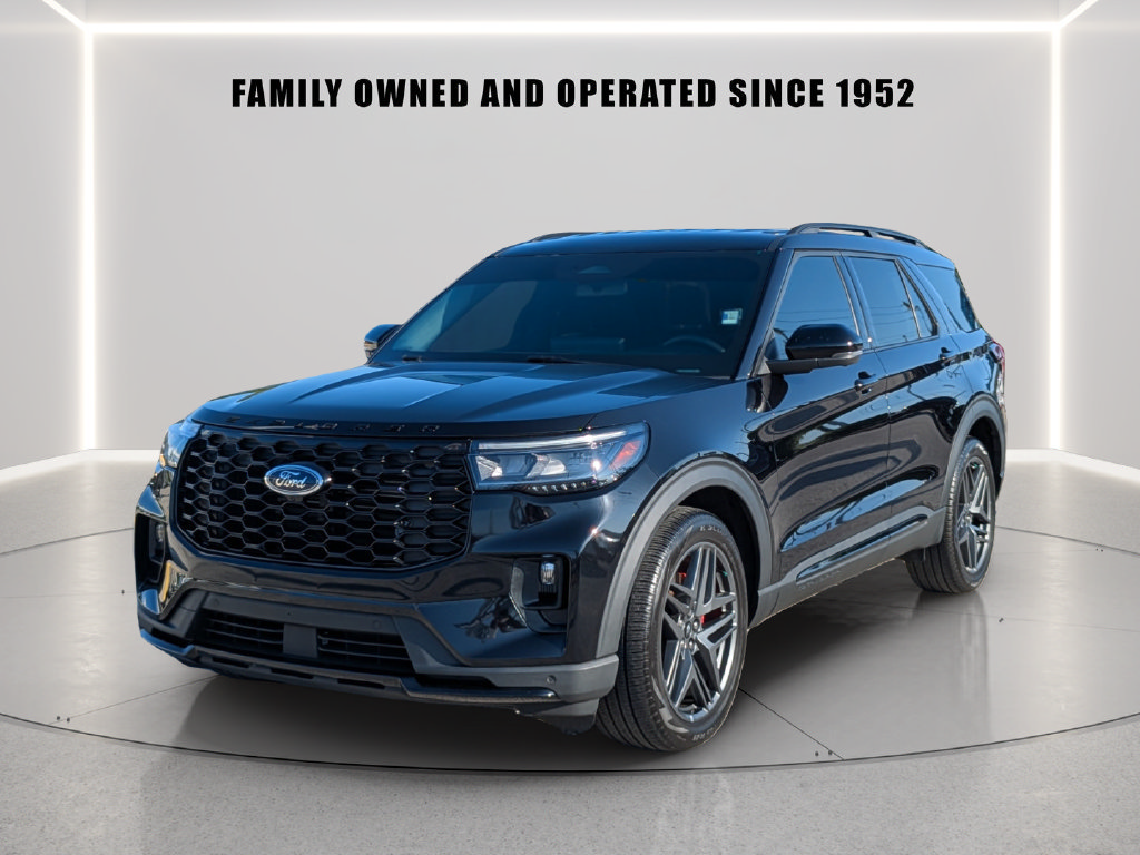 Used 2025 Ford Explorer ST RWD image 2