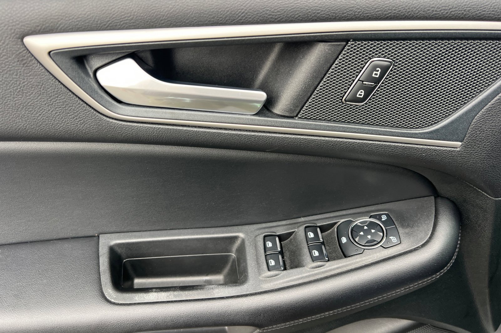 Used 2023 Ford Edge SEL image 8