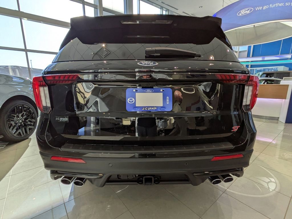 New 2026 Ford Explorer ST w/ Sun And Sound Package image 5