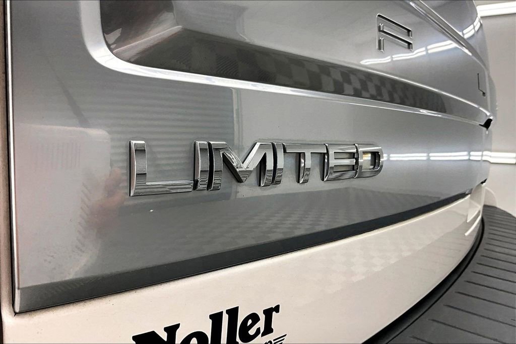 Used 2018 Ford Flex Limited w/ Equipment Group 301A FWD image 8