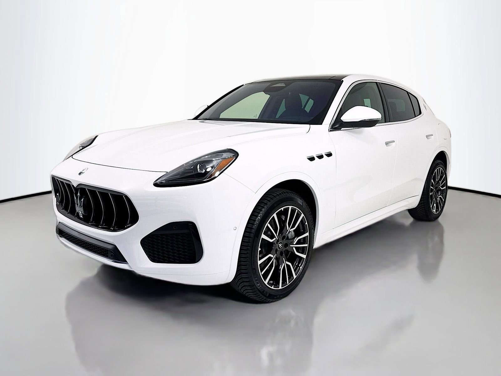 Used 2025 Maserati Grecale GT AWD/4WD image 4