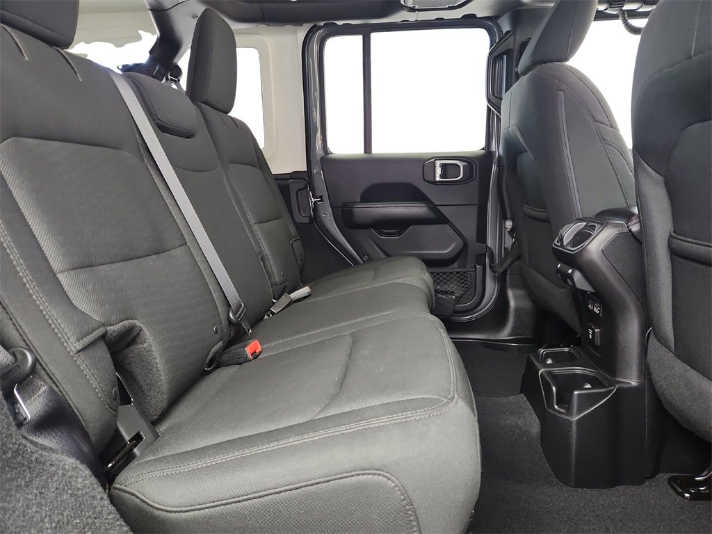 Used 2018 Jeep Wrangler Unlimited Sahara w/ Uconnect 4C Nav & Sound Group image 26