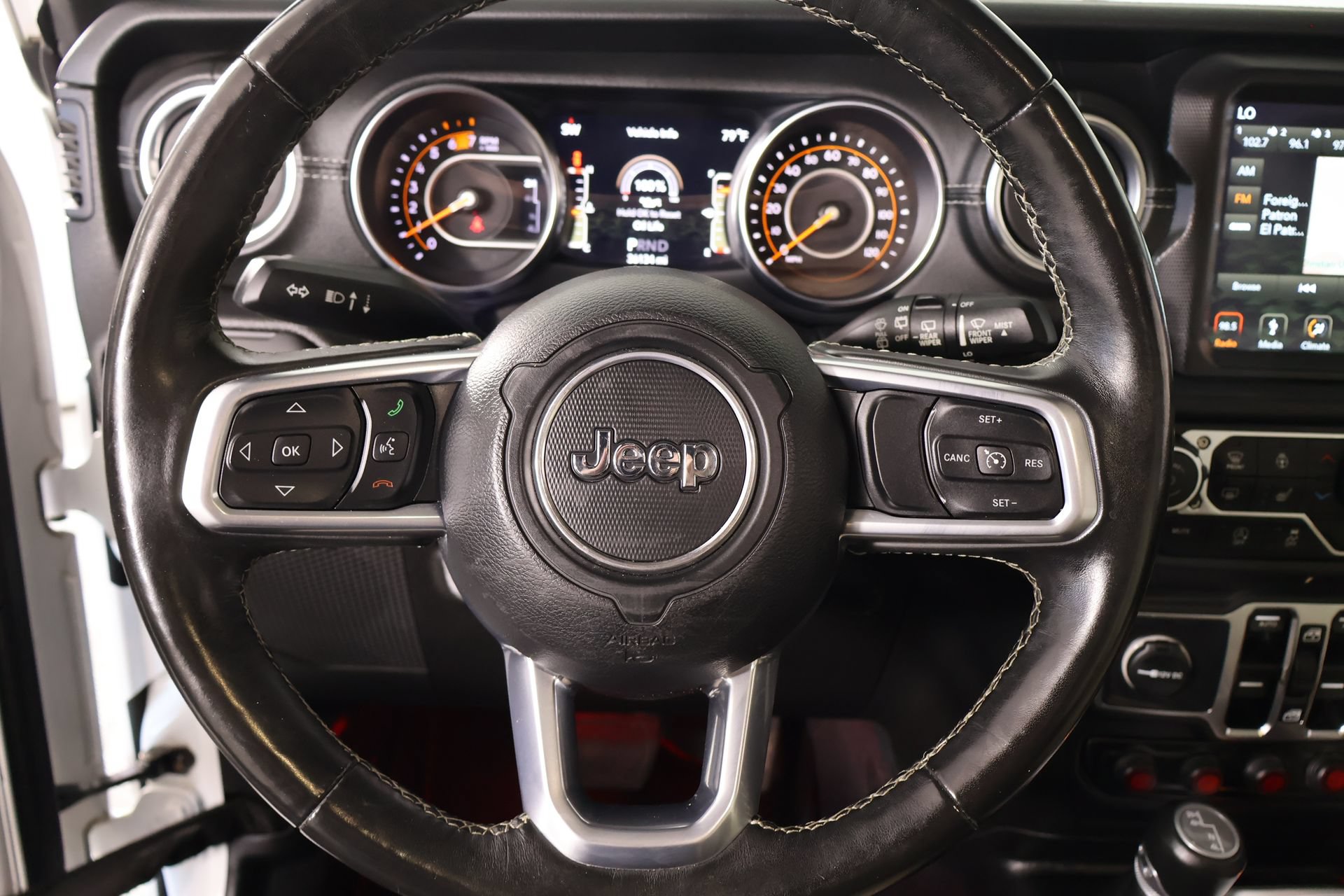 Used 2019 Jeep Wrangler Unlimited Sahara AWD/4WD image 3