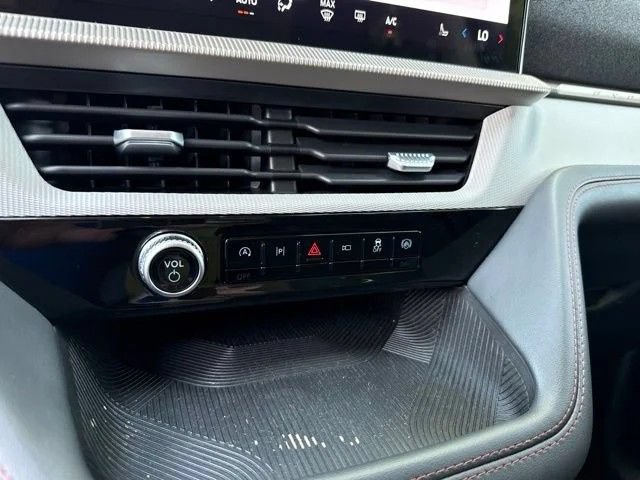 Used 2025 Ford Explorer Active AWD/4WD image 30