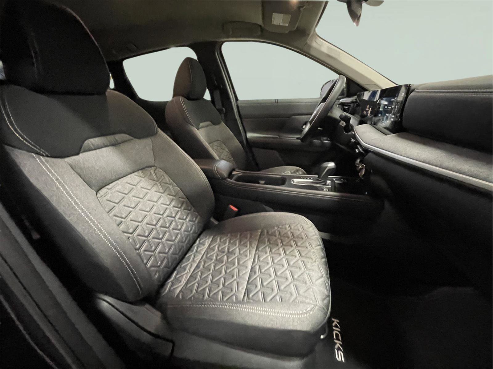 Used 2025 Nissan Kicks SV image 20