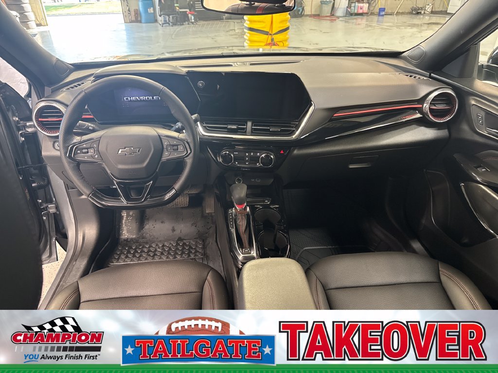 Used 2025 Chevrolet Trax RS w/ Sunroof Package FWD image 15