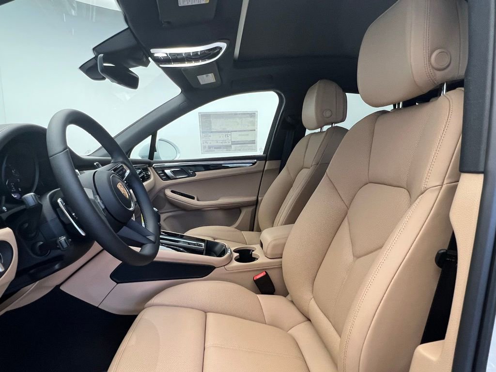 Used 2026 Porsche Macan AWD/4WD image 5
