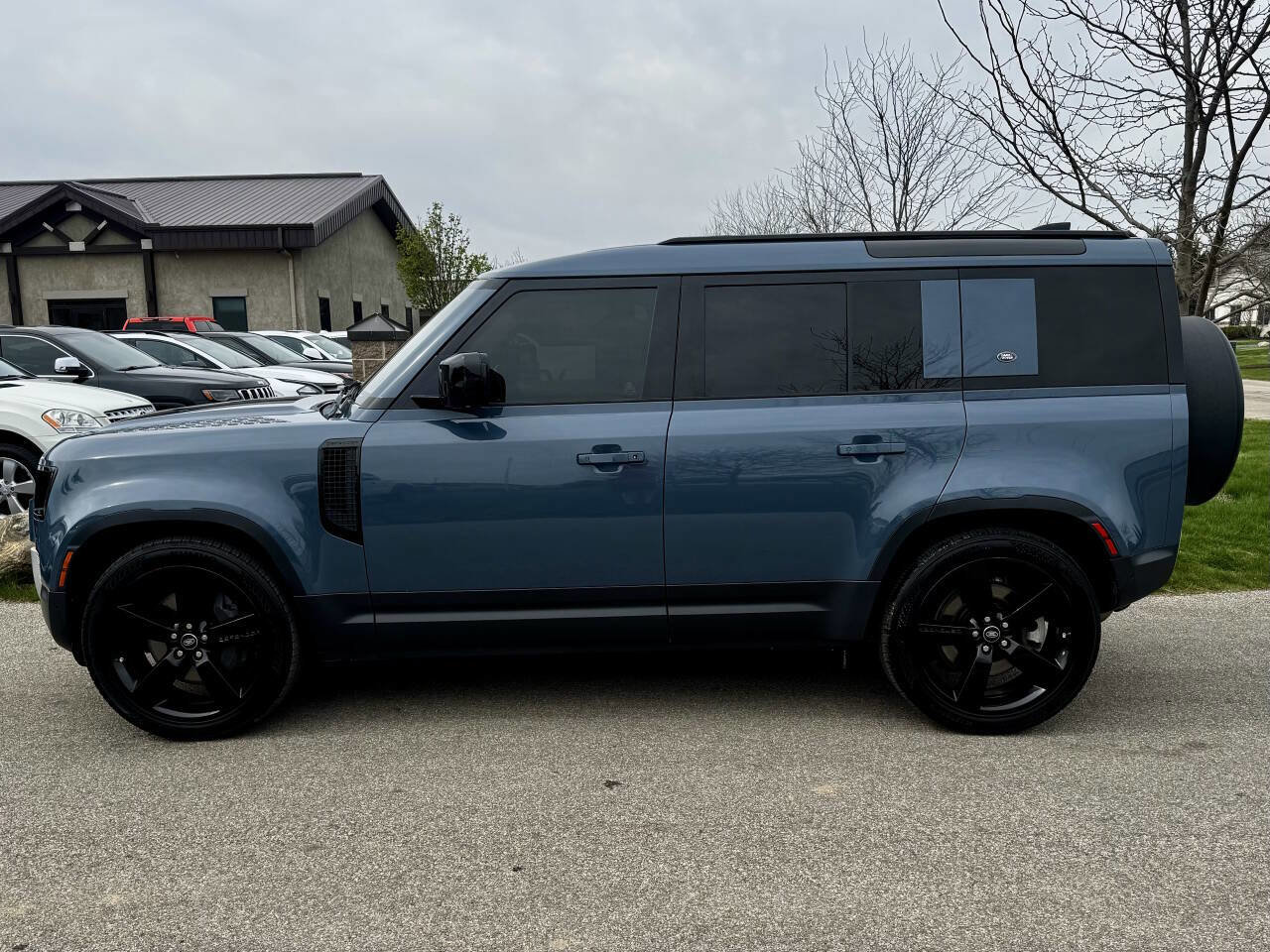 Used 2020 Land Rover Defender 110 SE image 9