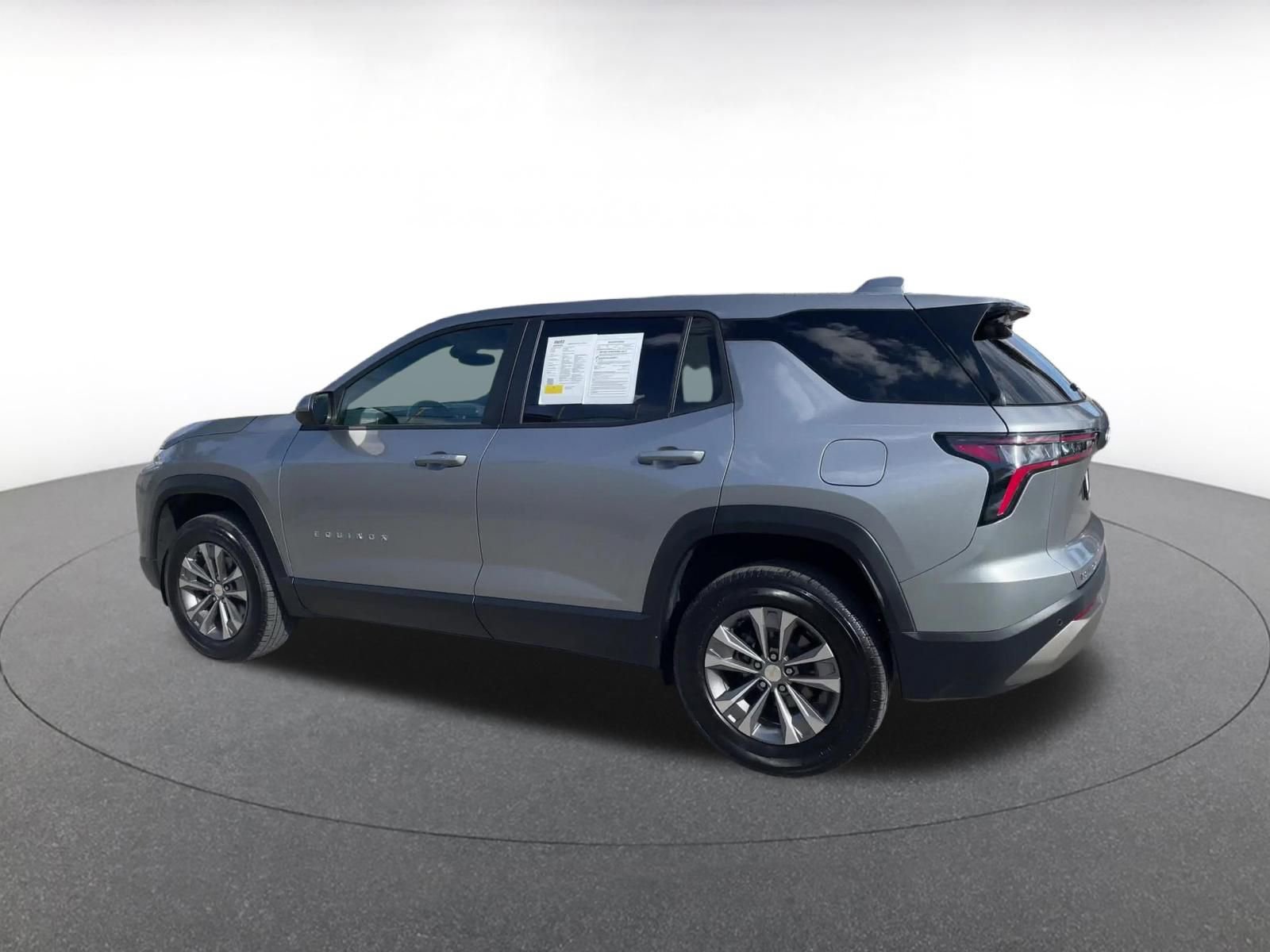 Used 2025 Chevrolet Equinox LT FWD image 10