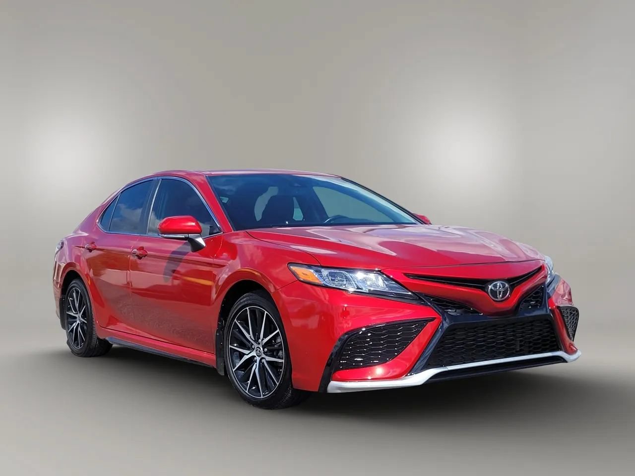 Used 2024 Toyota Camry SE w/ Convenience Package FWD image 2