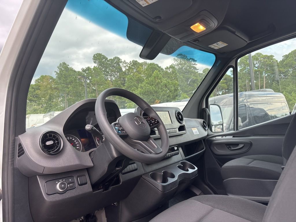 Used 2024 Mercedes-Benz Sprinter 2500 image 46