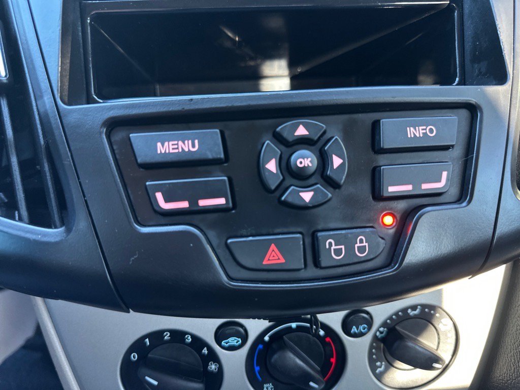 Used 2013 Ford Focus SE FWD image 25