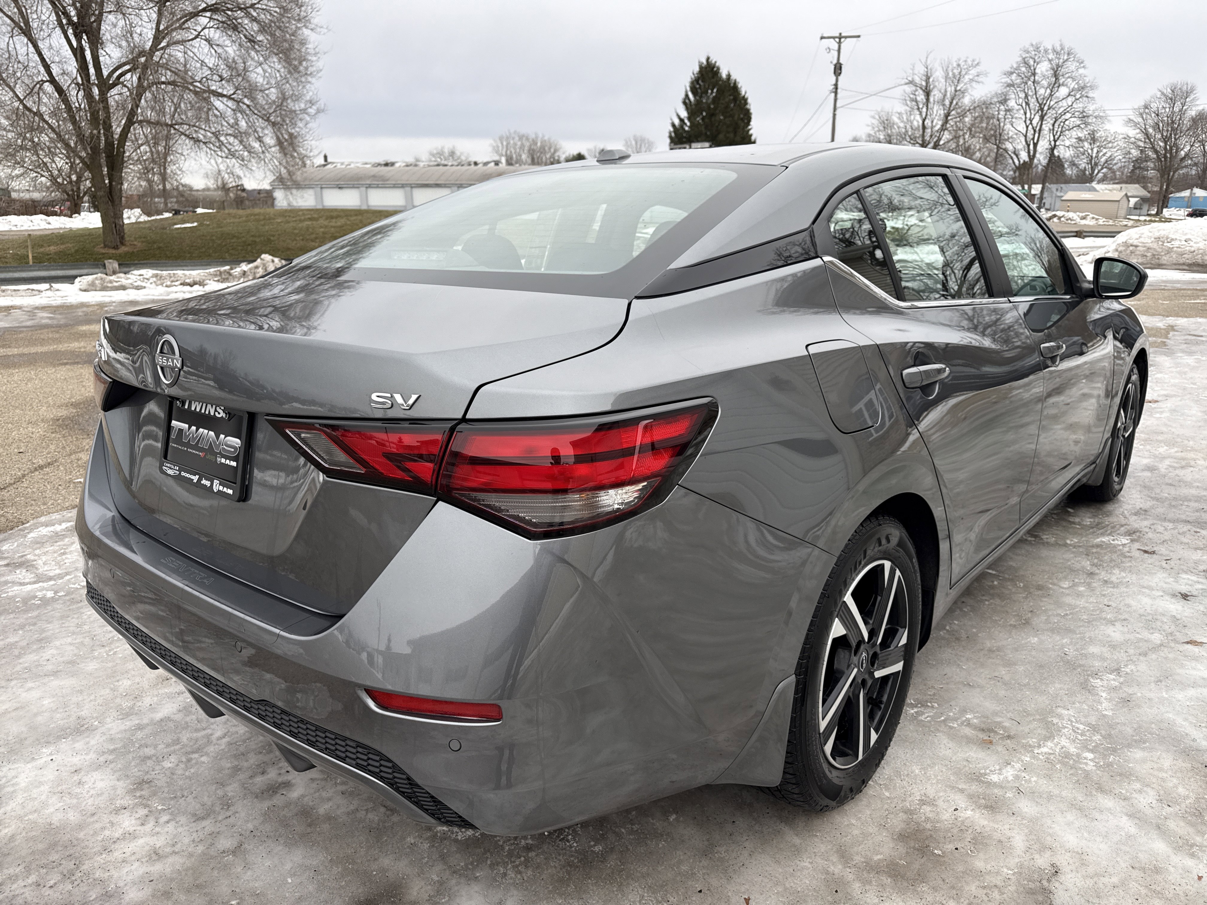 Used 2024 Nissan Sentra SV image 3
