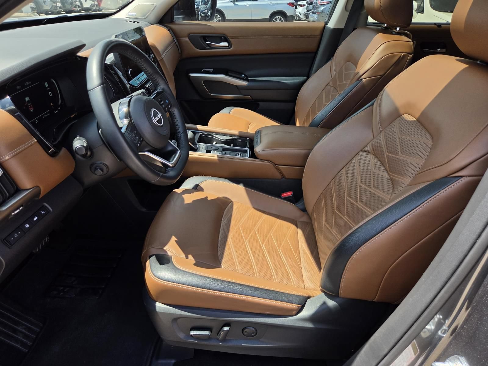 Certified 2024 Nissan Pathfinder Platinum FWD image 25