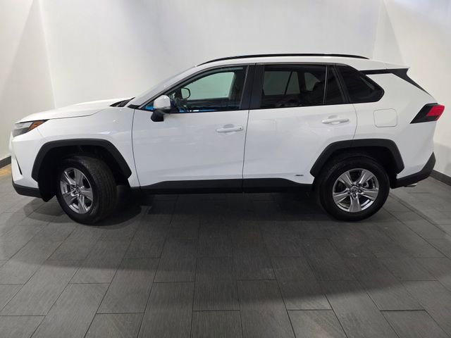 Used 2025 Toyota RAV4 XLE AWD/4WD image 2