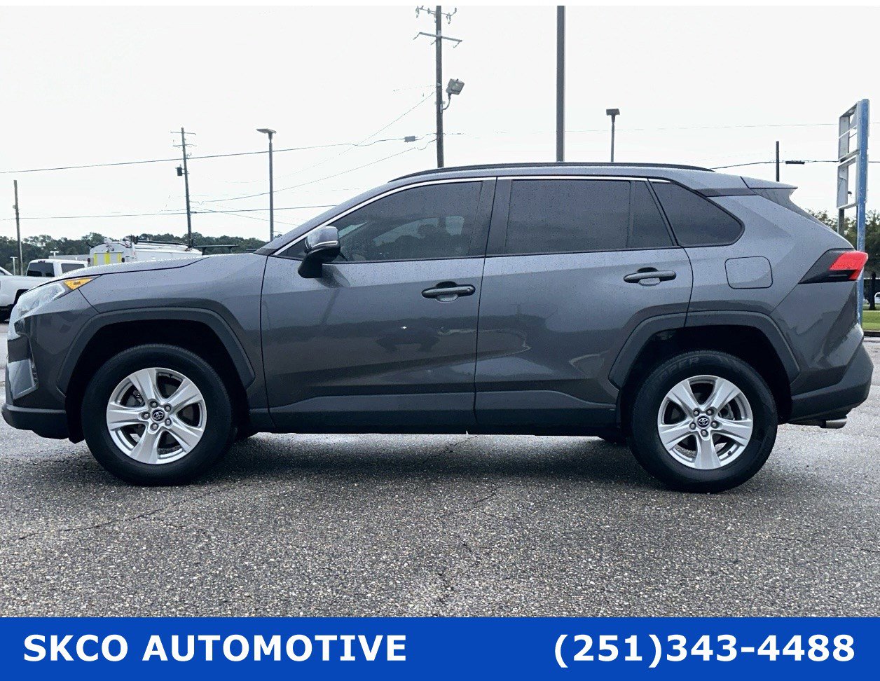 Used 2021 Toyota RAV4 XLE Premium FWD image 2