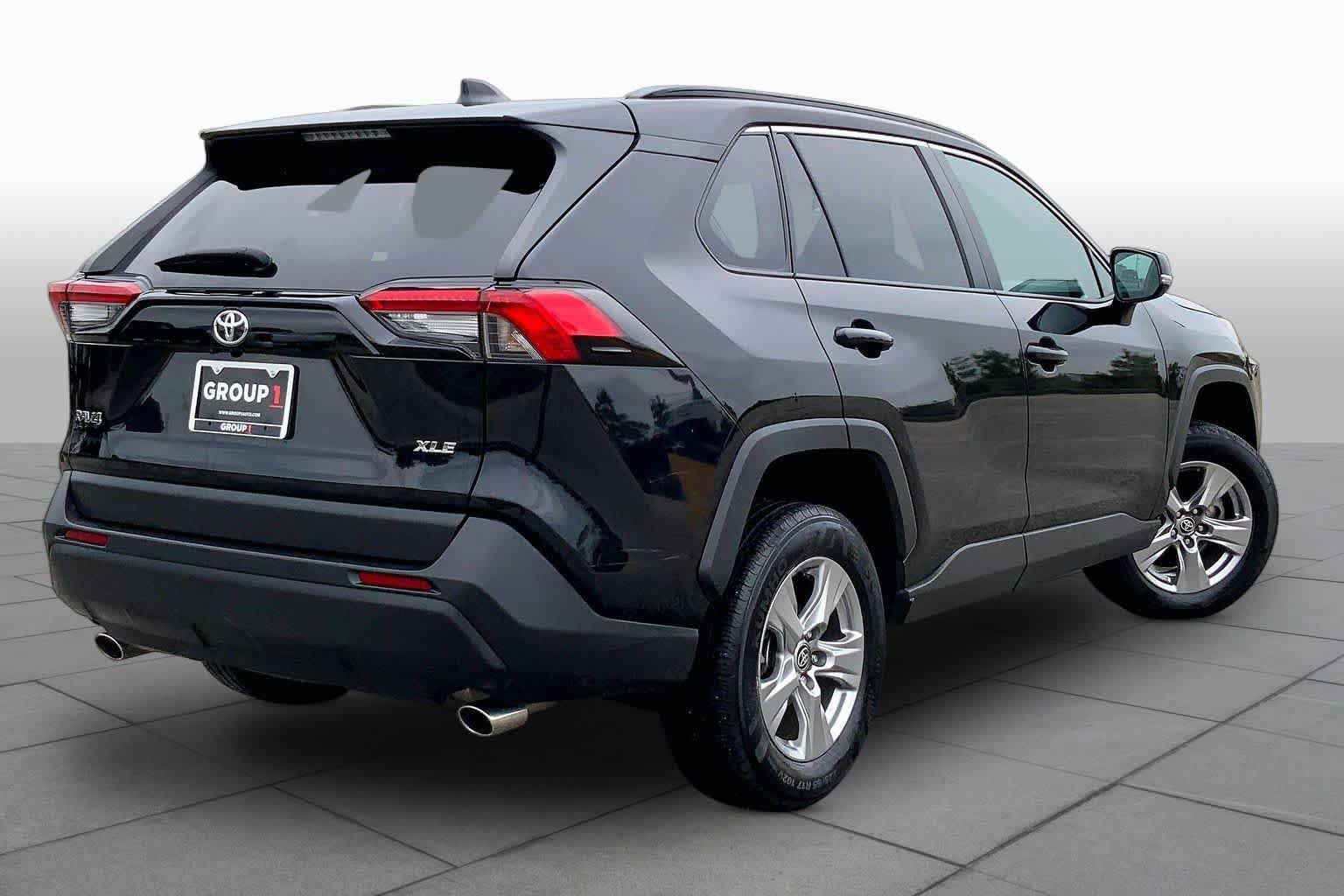 Used 2024 Toyota RAV4 XLE FWD image 12