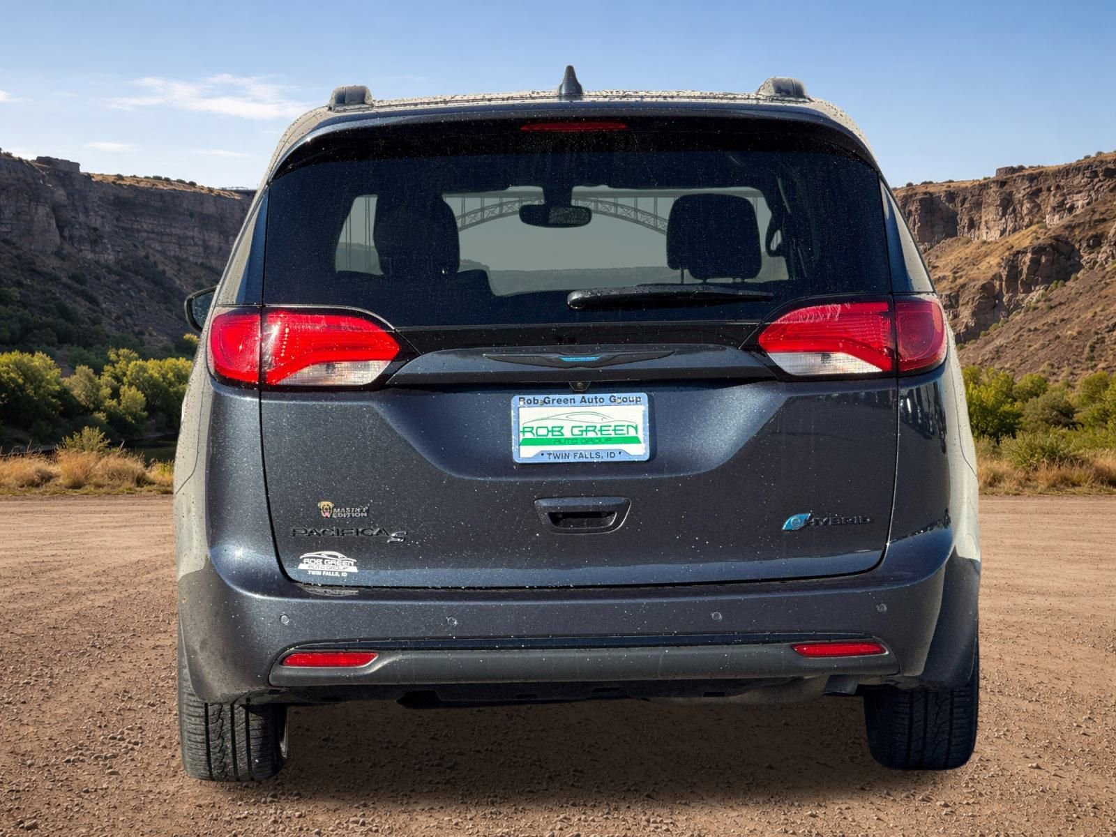 Used 2020 Chrysler Pacifica Touring-L w/ S Appearance Package image 4