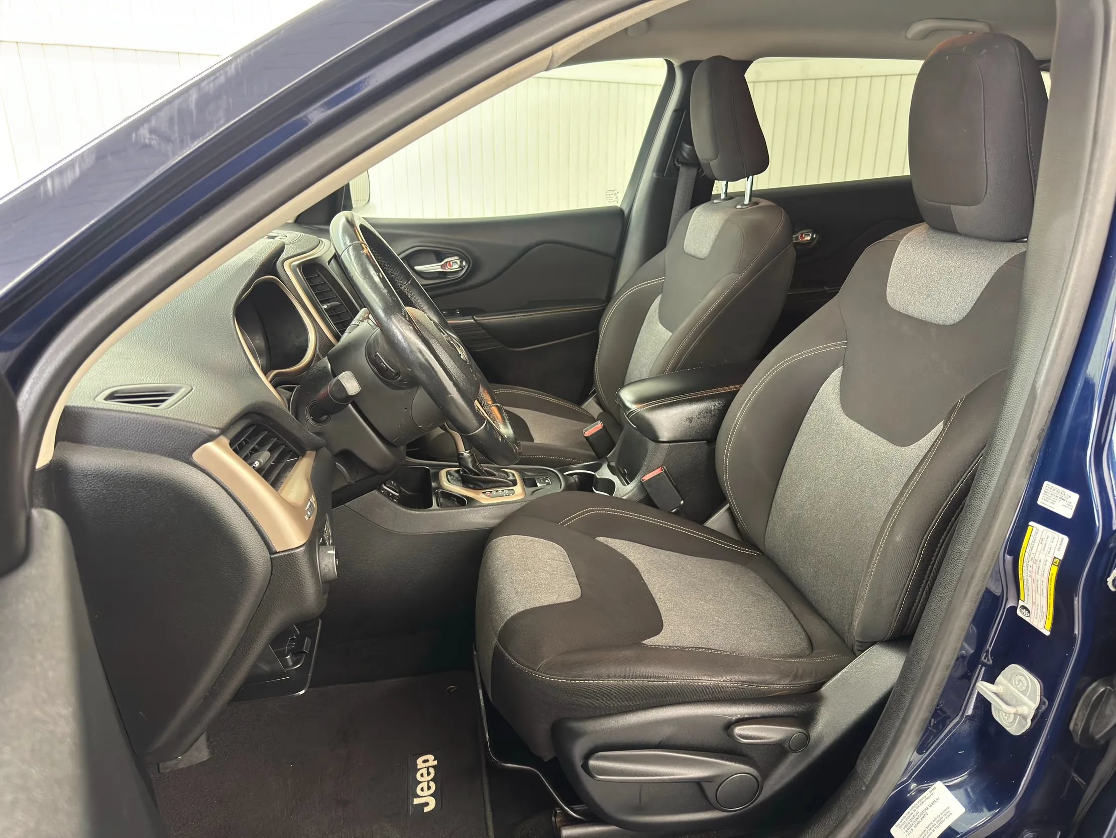 Used 2014 Jeep Cherokee Latitude w/ Trailer Tow Group FWD image 9