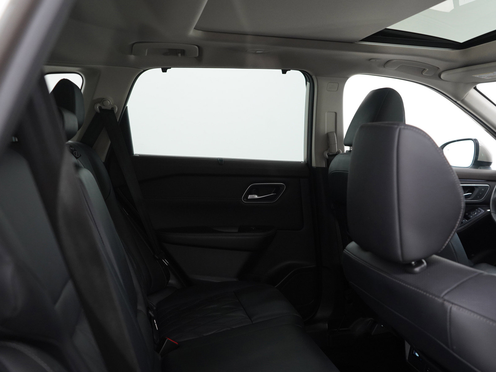 Used 2022 Nissan Rogue Platinum w/ Head-Up Display Package image 12