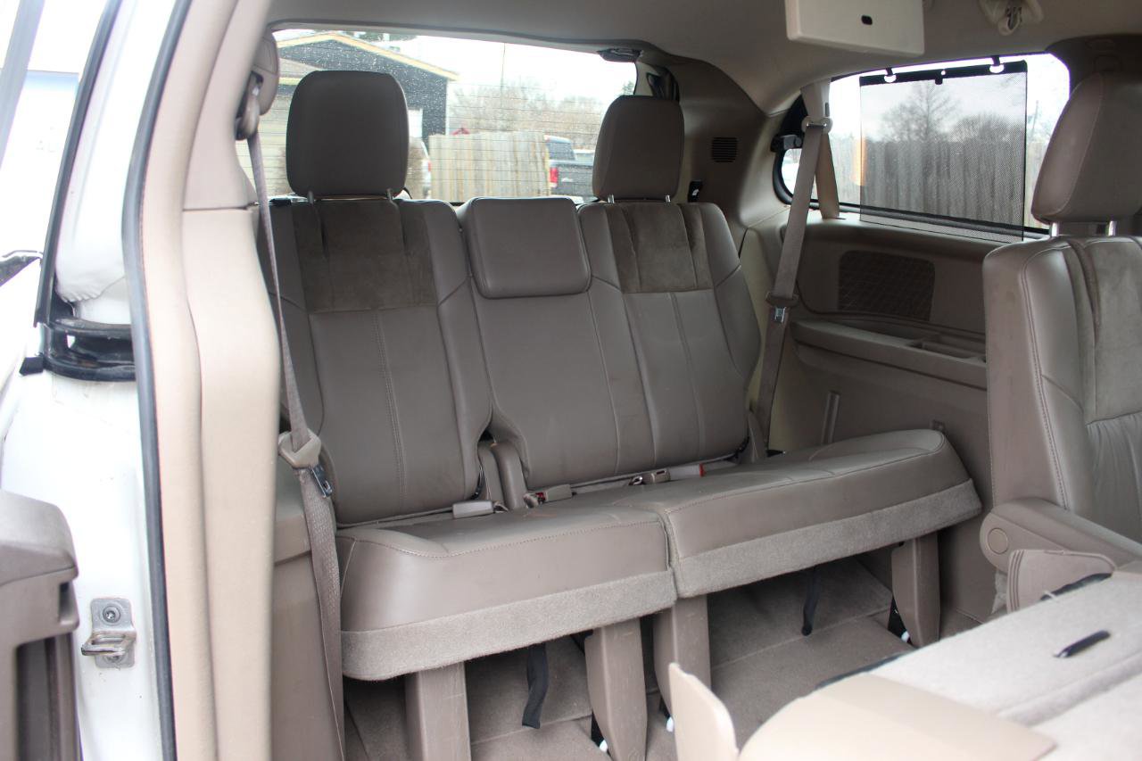 Used 2013 Chrysler Town & Country Limited w/ Trailer Tow Group FWD image 41