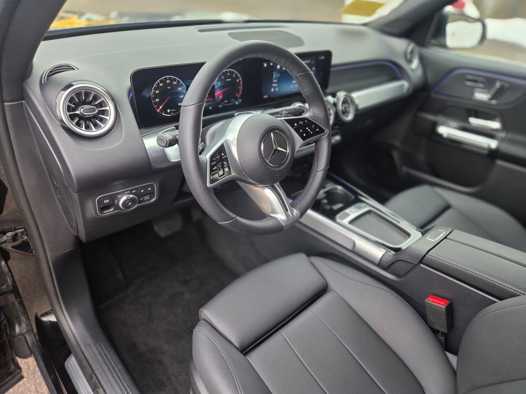 Used 2025 Mercedes-Benz GLB 250 4MATIC image 14