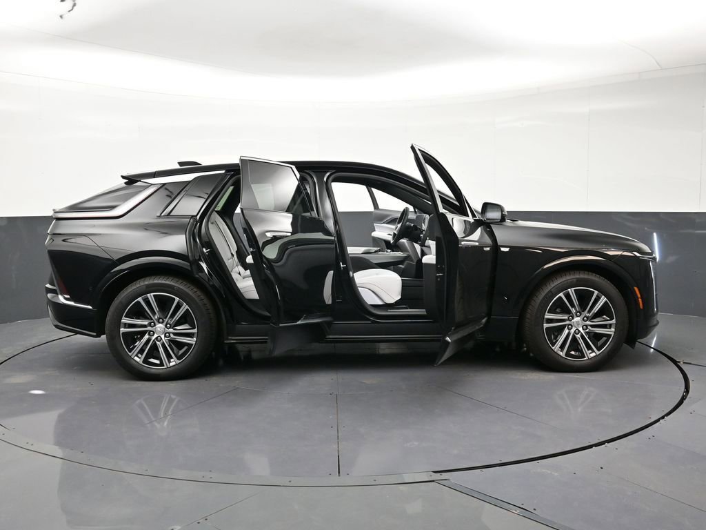 Used 2025 Cadillac Lyriq Luxury image 32