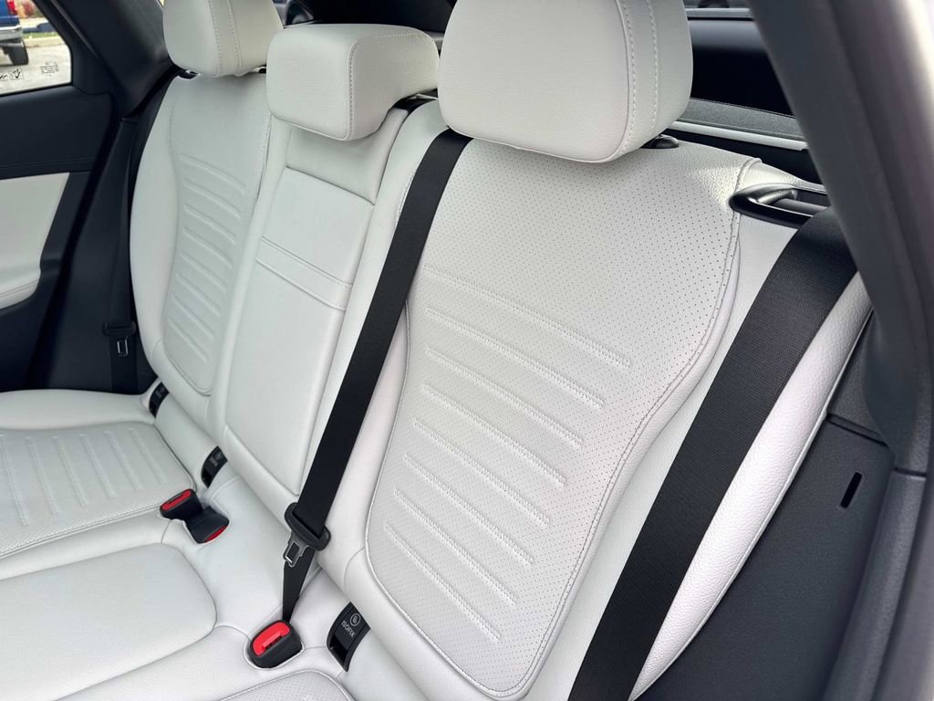 New 2026 Mercedes-Benz GLC 300 4MATIC image 14