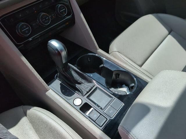 Certified 2022 Volkswagen Atlas SE w/ Black Wheel Package FWD image 19