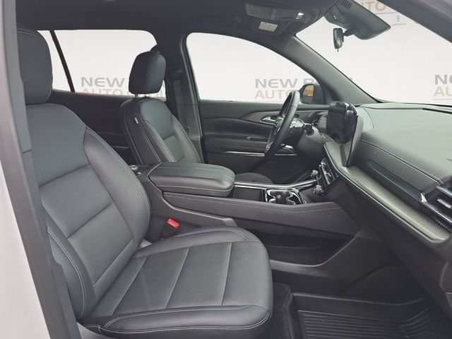 Used 2025 Chevrolet Traverse LT FWD image 15
