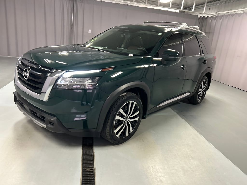Used 2024 Nissan Pathfinder Platinum w/ Cargo Package image 3
