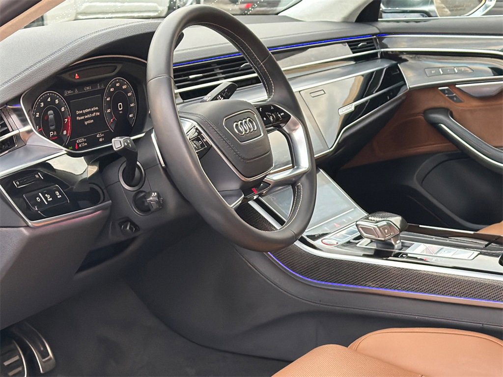 Used 2020 Audi S8 L image 16