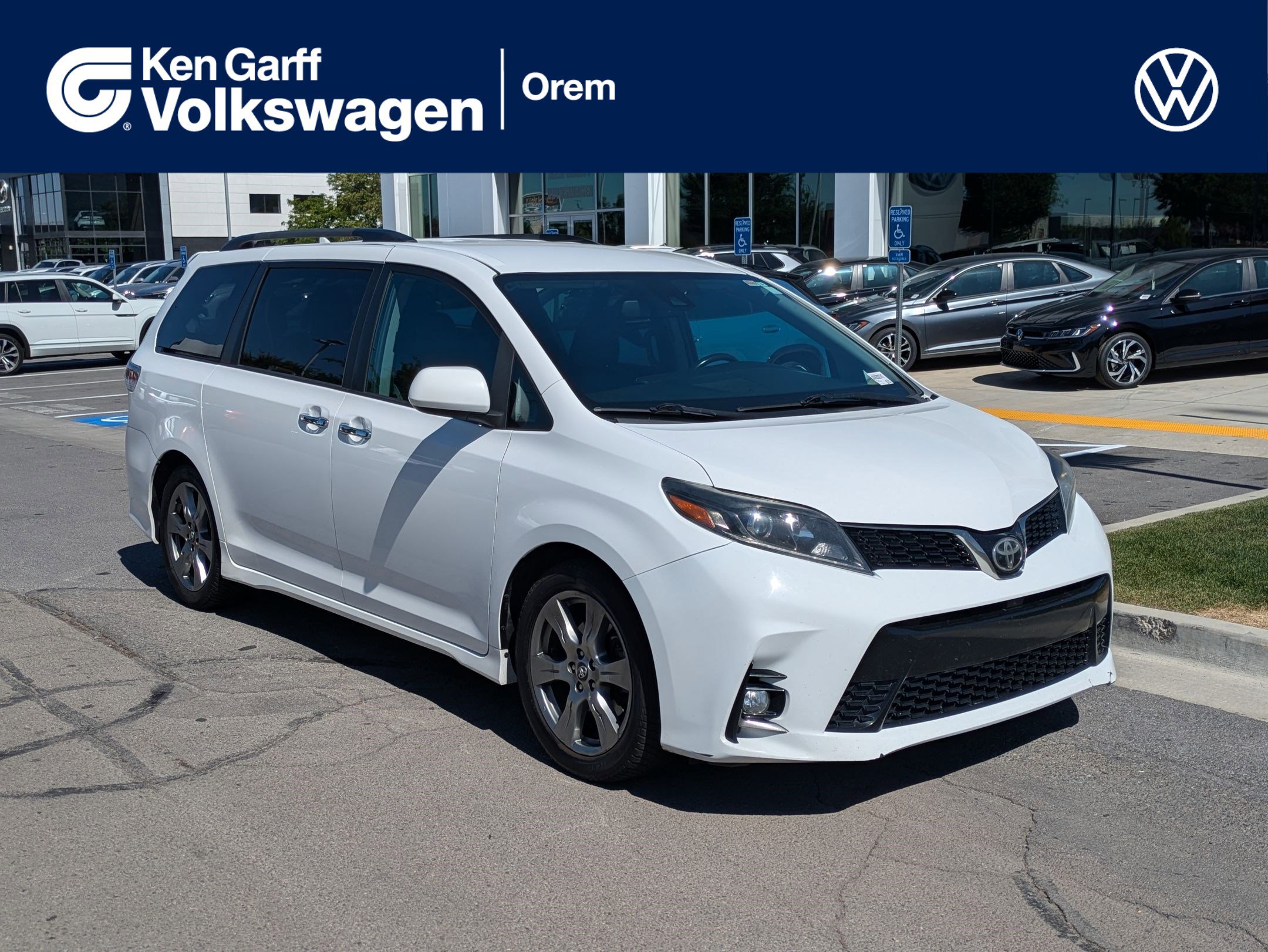 Used 2018 Toyota Sienna SE