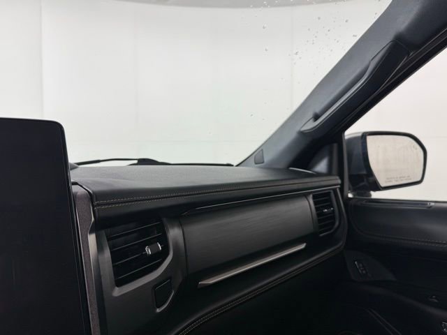 Used 2024 Ford Expedition Platinum image 12