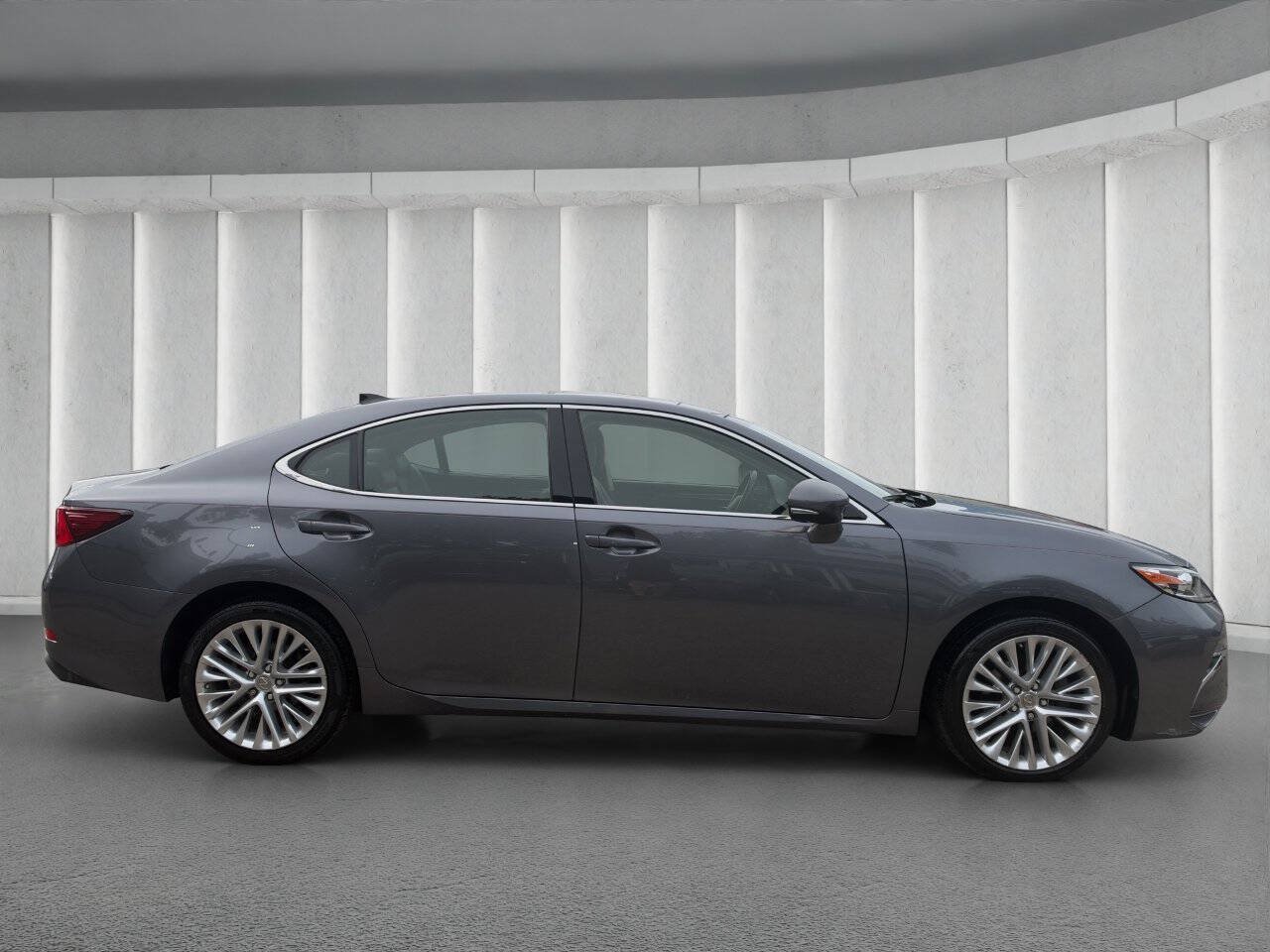 Used 2016 Lexus ES 350 w/ Ultra Luxury Package FWD image 6