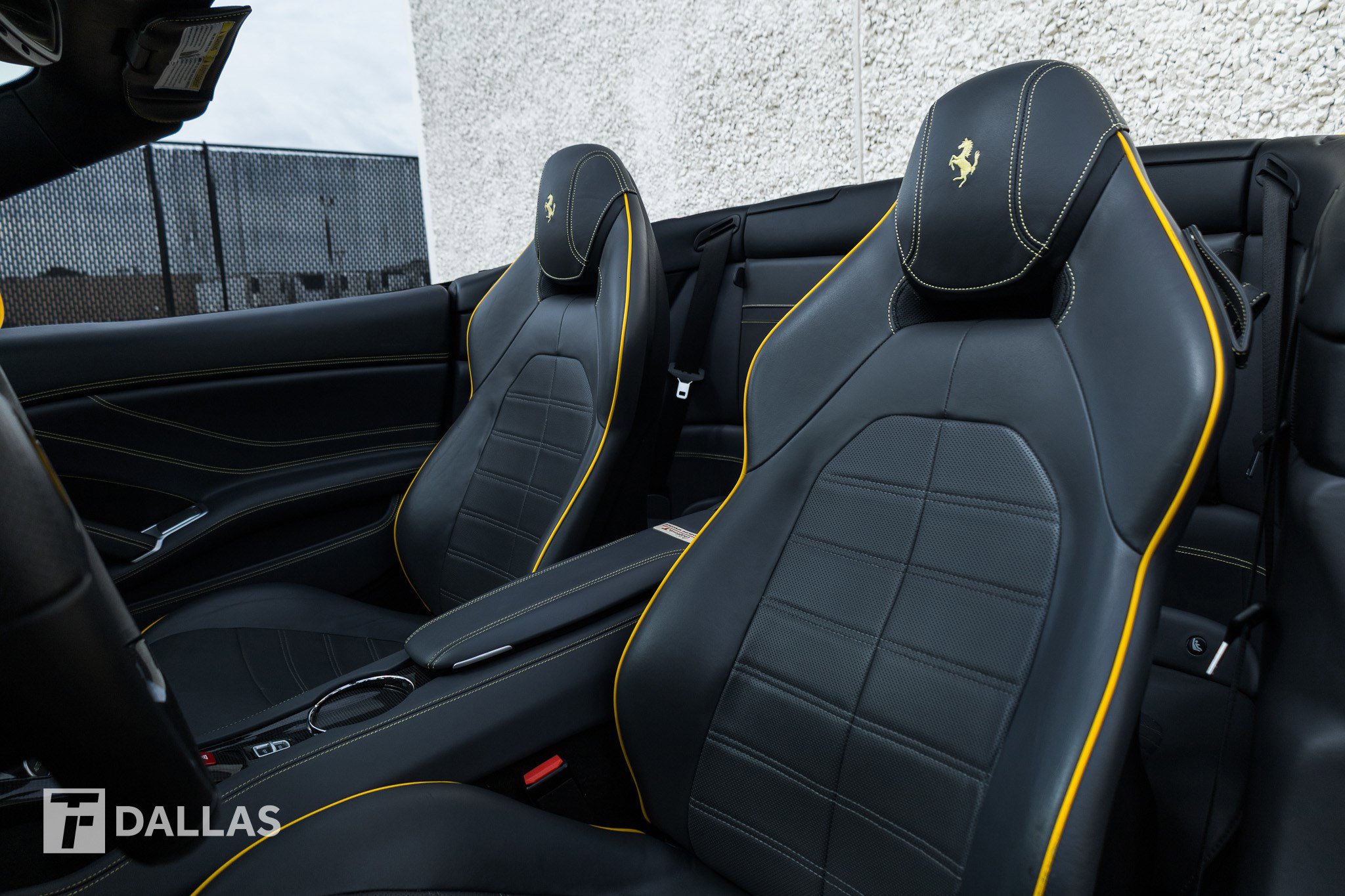 Used 2016 Ferrari California T RWD image 33